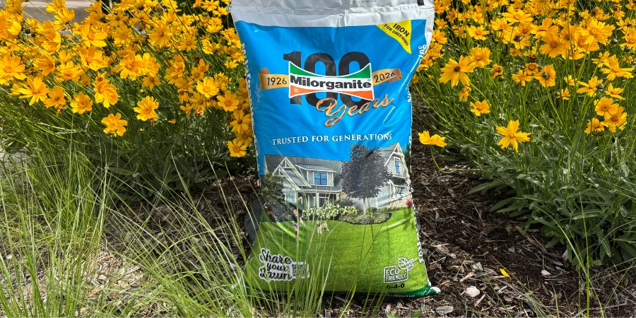 Milo100BagLawnFlowers_900x450.webp